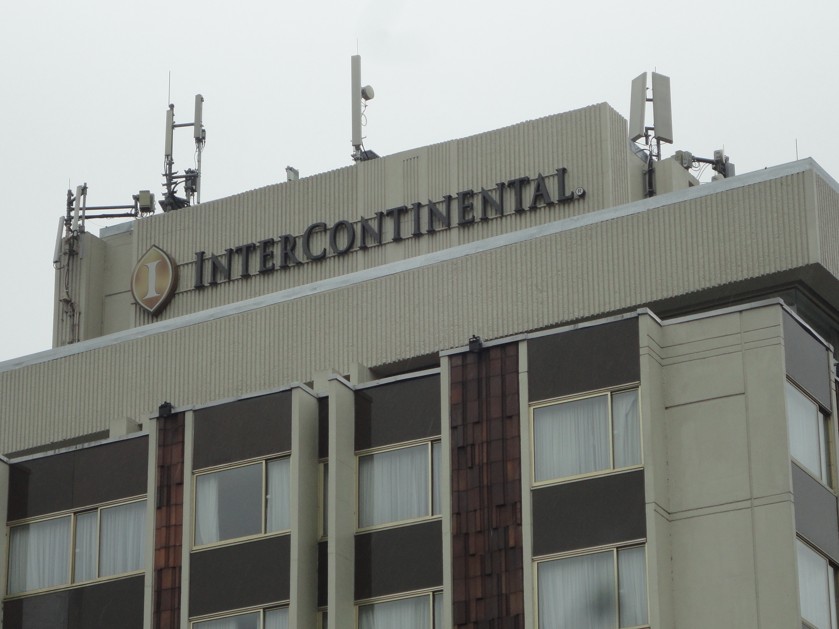 Estetika brutalismu a hotel Intercontinental