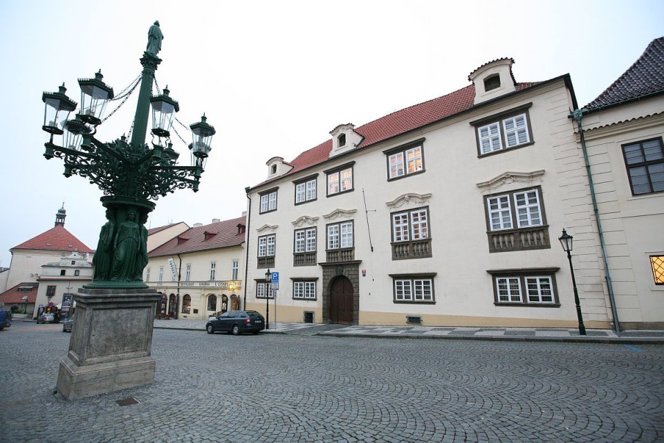 Příběhy Hradčanských paláců v proměnách času-od Petra Voka k Jiřímu Muchovi