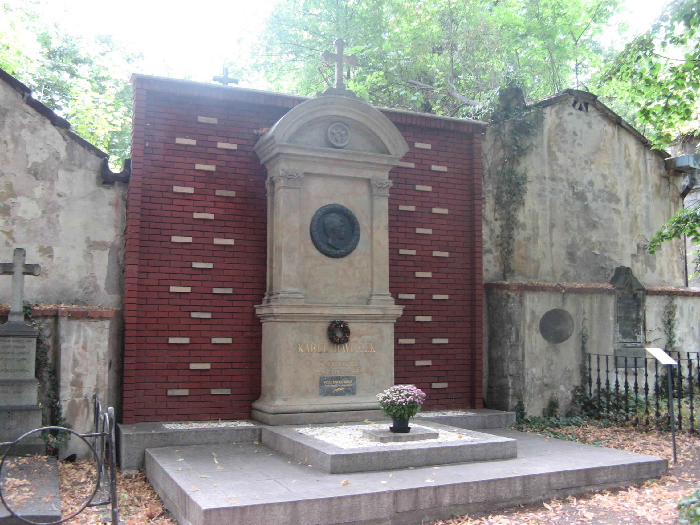 Spisovatelé Olšanských hřbitovů