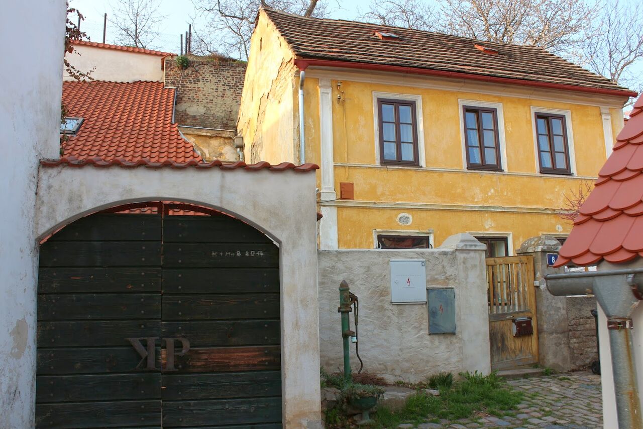 Střešovičky - vesnička v pískovcových skalách