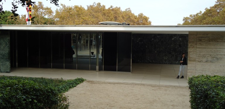 Mies: Pavilon Barcelona versus vila Tugendhat