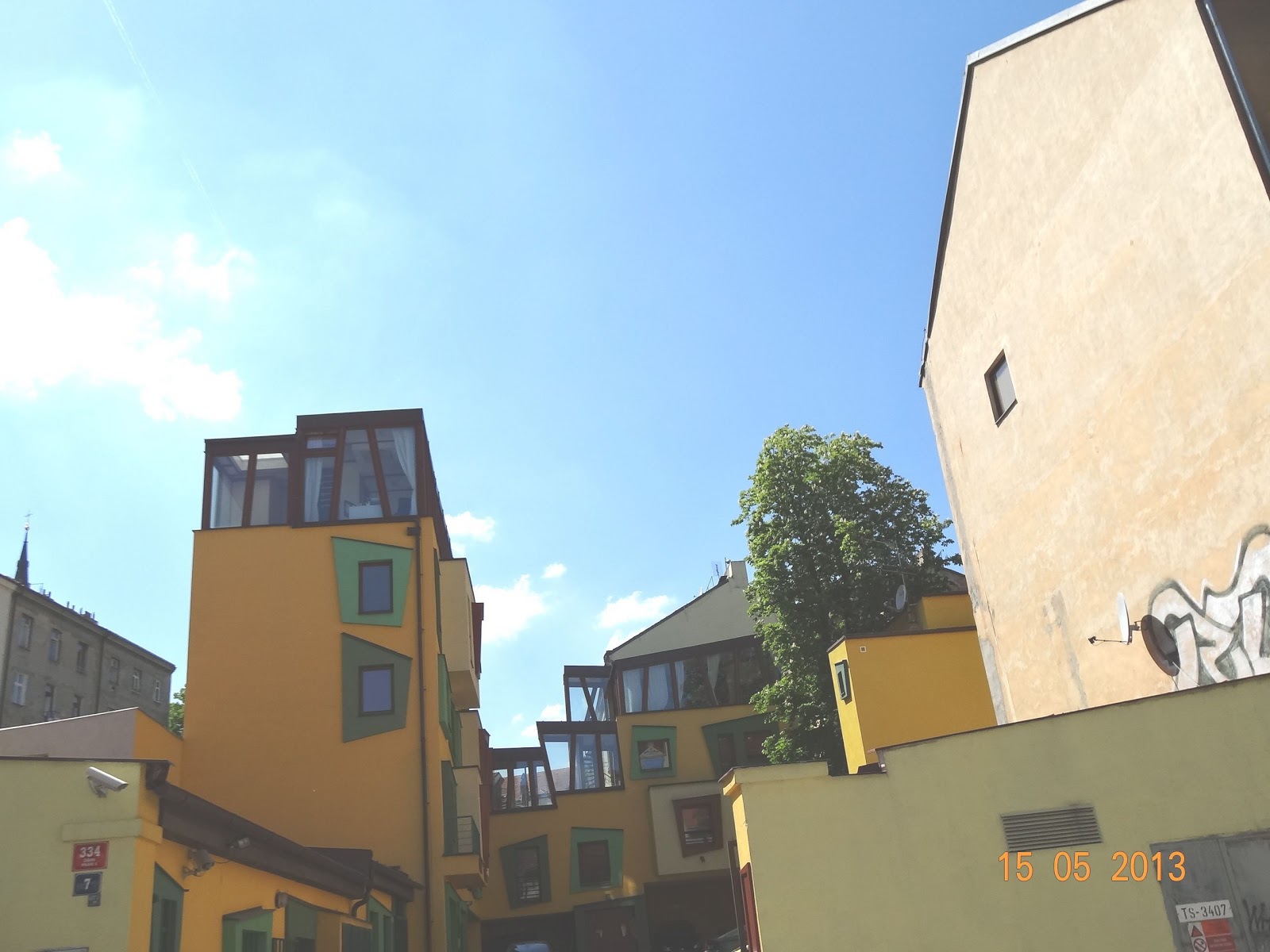New Žižkov courtyards and balconies