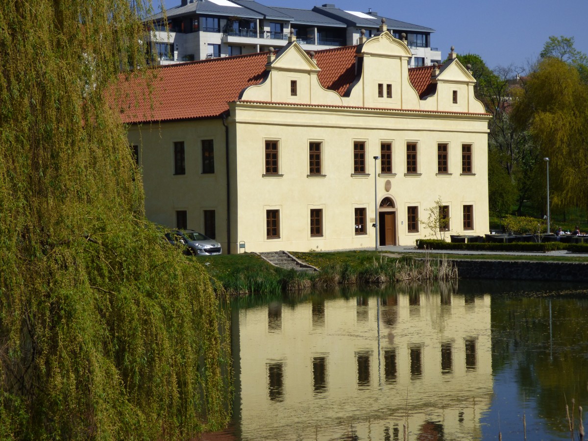 Břevnovem, po proudu Brusnice a proti proudu času