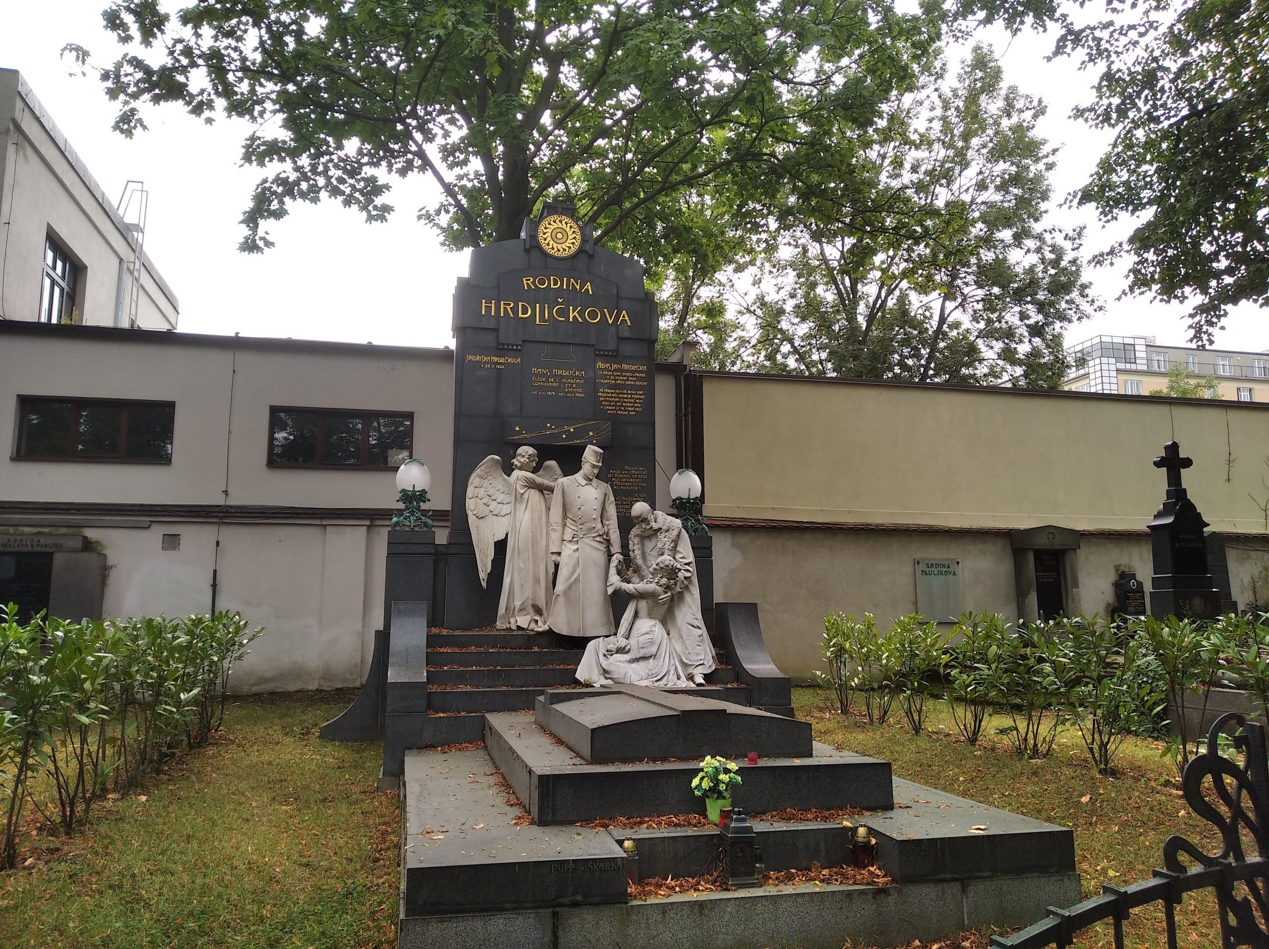 Smrt a pohřbívání Olšanských hřbitovů k příležitosti Dušiček