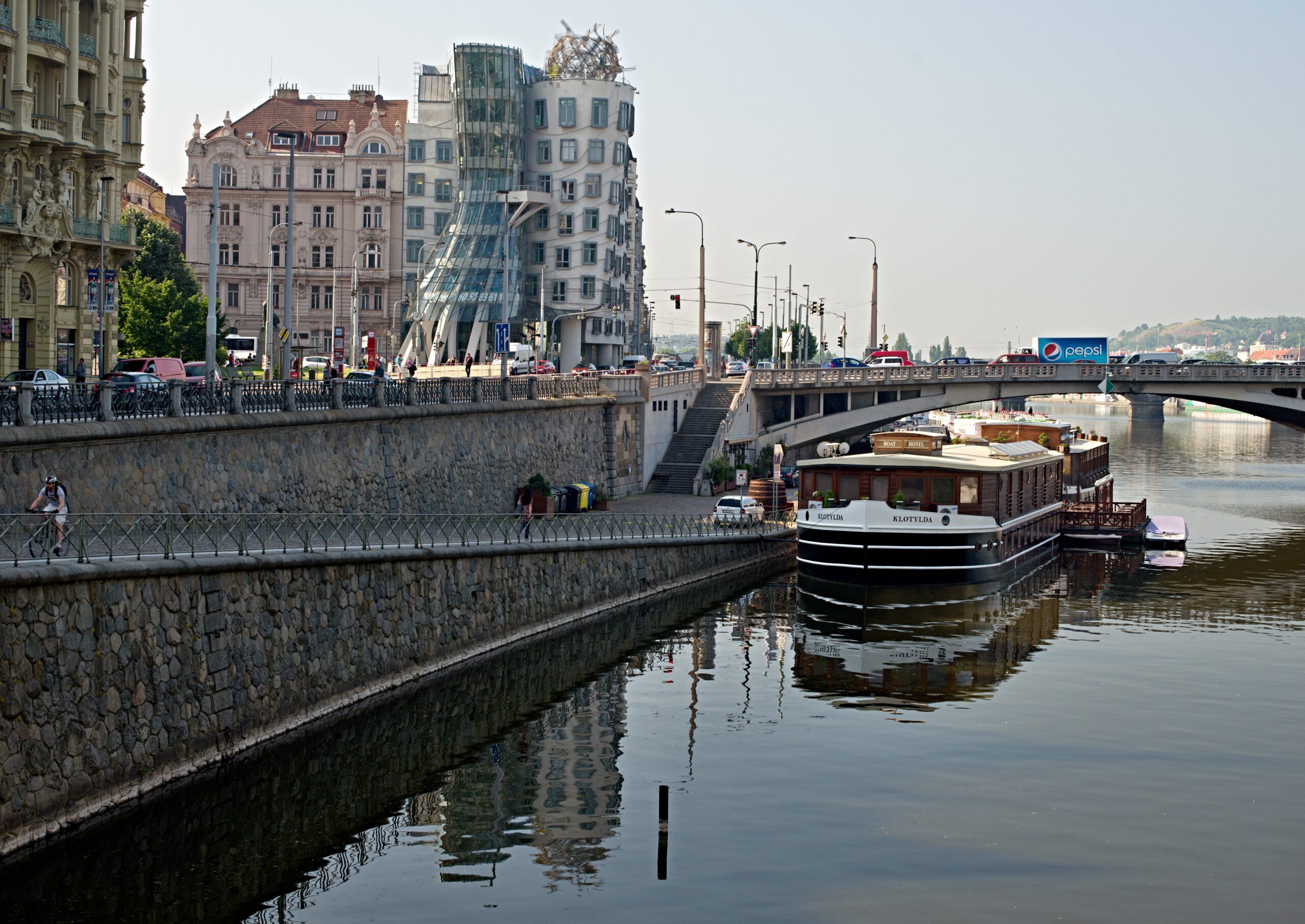 Vltavská nábřeží – od Dětského ostrova na Žofín