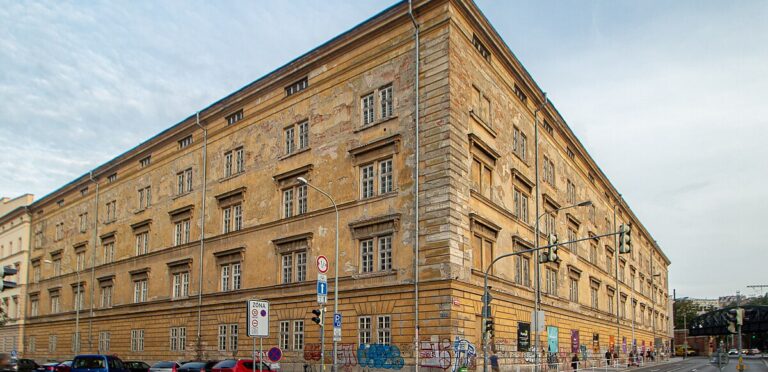Dvě tváře Karlína: Klasicismus & Moderna