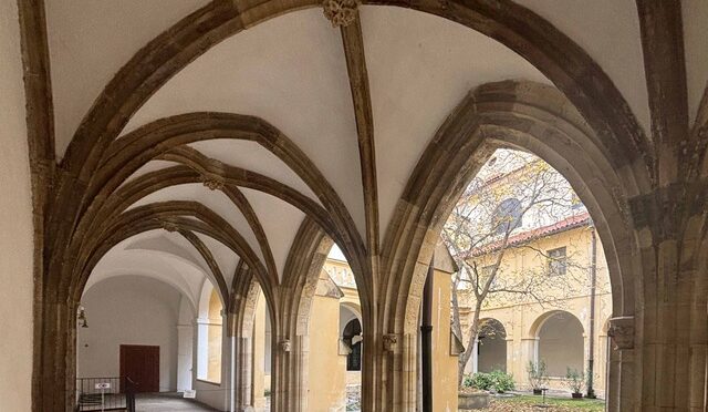 Vánočním Starým Městem s prohlídkou kláštera minoritů sv. Jakuba