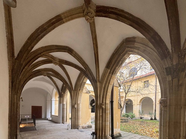 Vánočním Starým Městem s prohlídkou kláštera minoritů sv. Jakuba