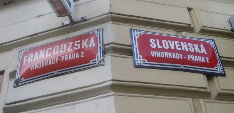 Názvy pražských ulic napříč světem