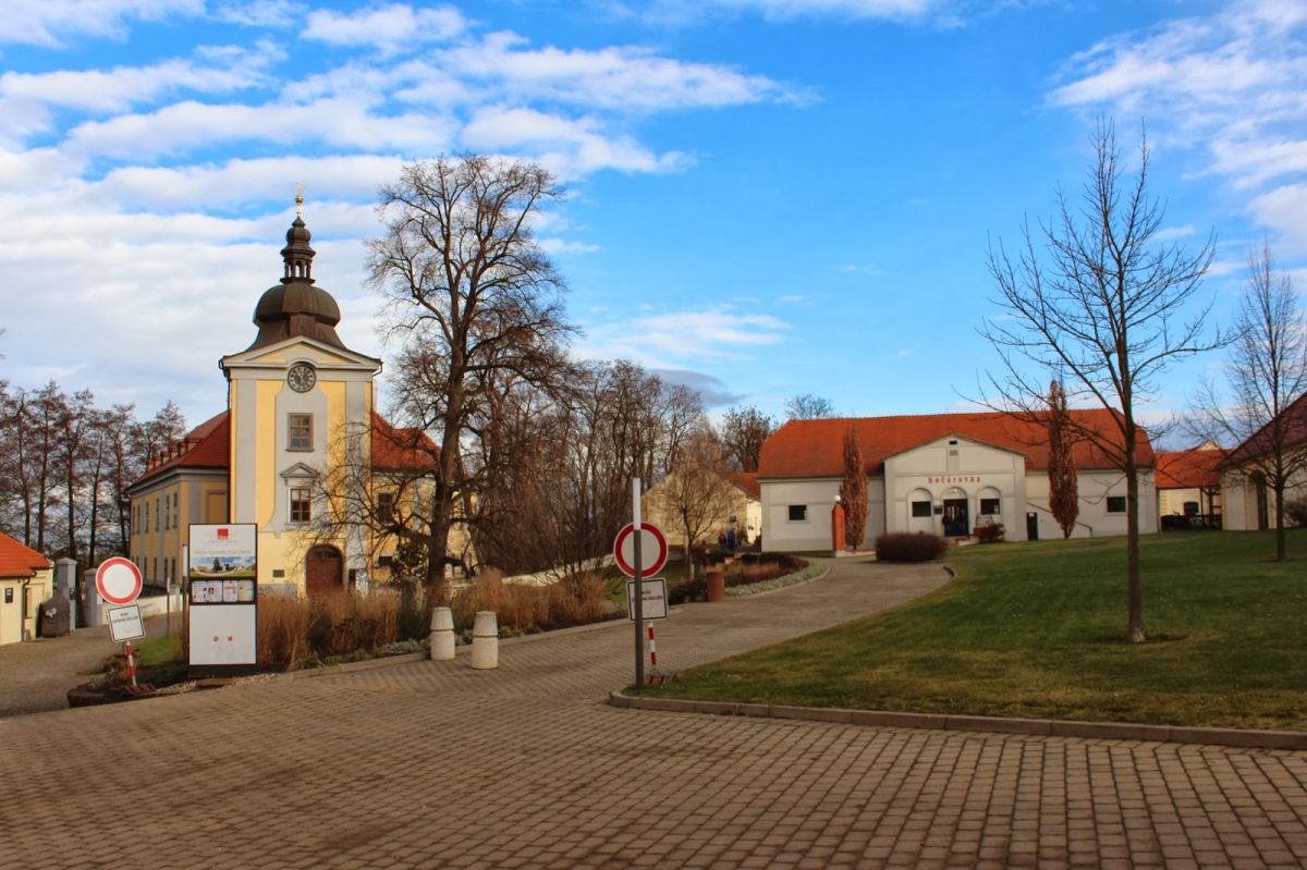 Akce klubu turistů přes Ctěnice a Miškovice