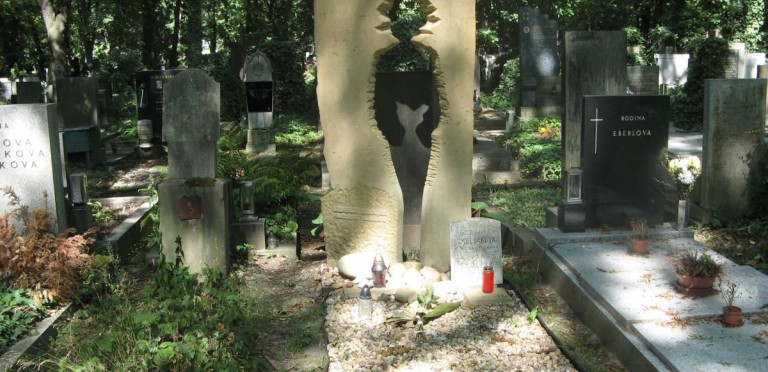 Komentovaná vycházka Olšanskými hřbitovy - osobnosti 20. století u příležitosti Dušiček