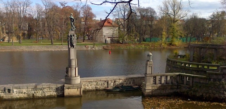 Hrdá Vltava na sloupu